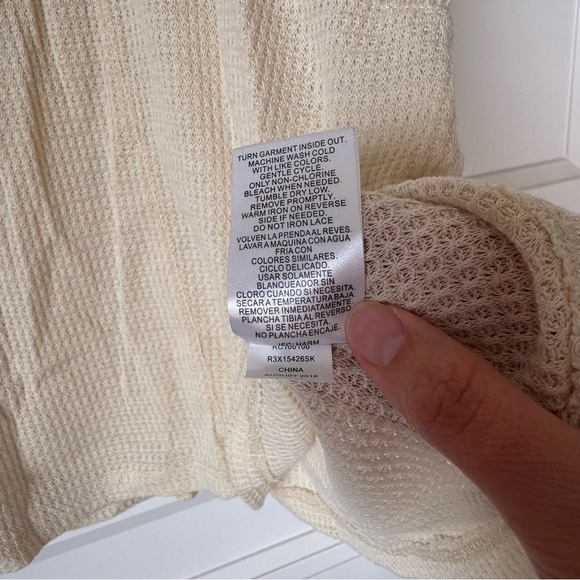 Symmetry Womens Scoop Neck
Waffle Knit Top Size 3X Beige Lace
Accent Long Sleeve - Picture 5 of 8